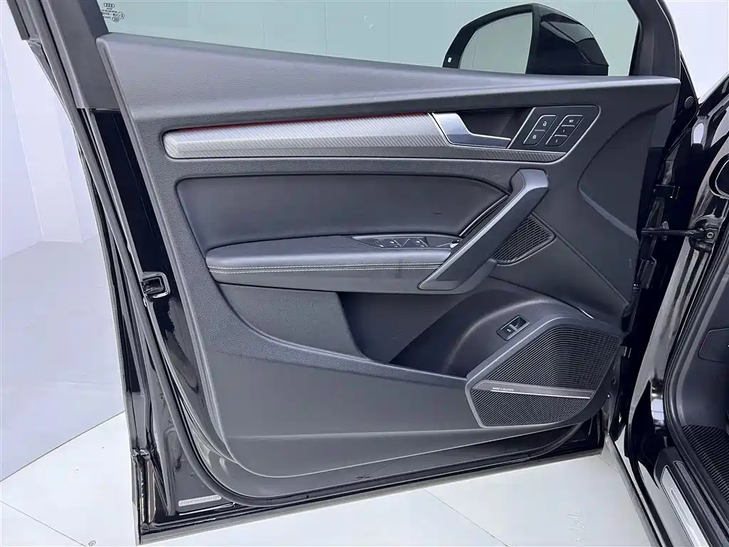 Audi Q5L 2021 — фото 17