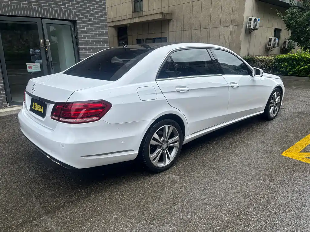 Mercedes-Benz E-Class 2015 — фото 17