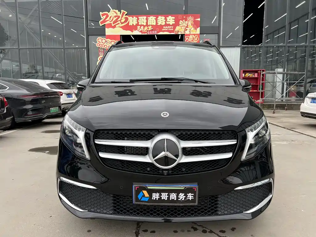 Mercedes-Benz V-Class 2023 — фото 2