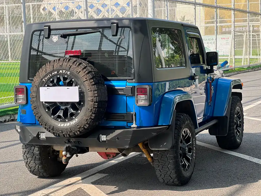 Jeep Wrangler 2015 — фото 6