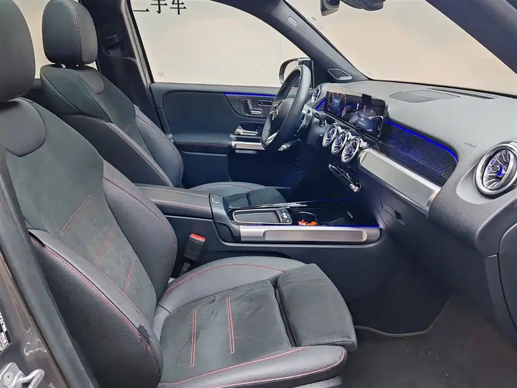 Mercedes-Benz GLB AMG 2025 — фото 10