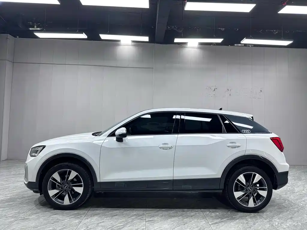 Audi Q2L 2022 — фото 9