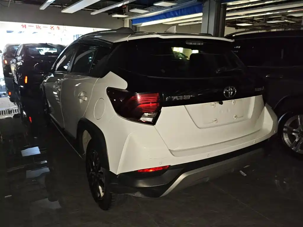 Toyota Yaris L 2022 — фото 5