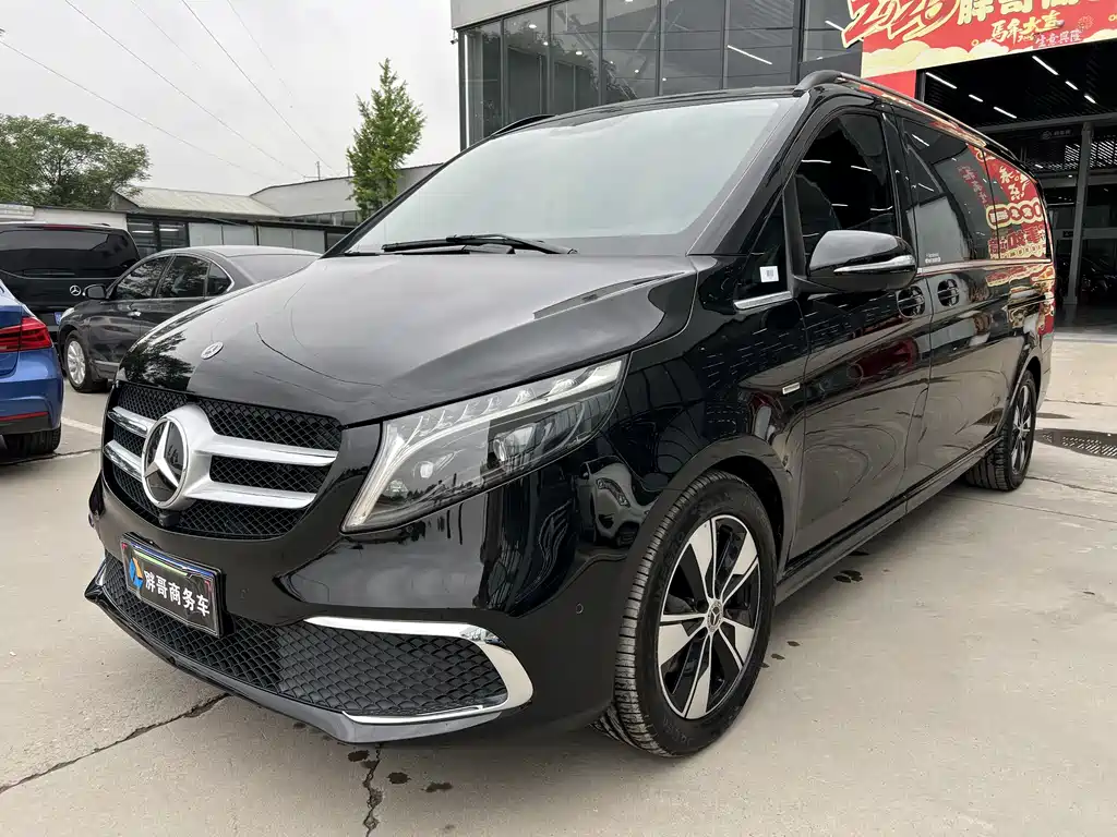 Mercedes-Benz V-Class 2023 — фото 1