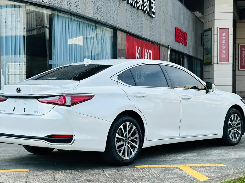 Lexus ES 2023 — фото 4