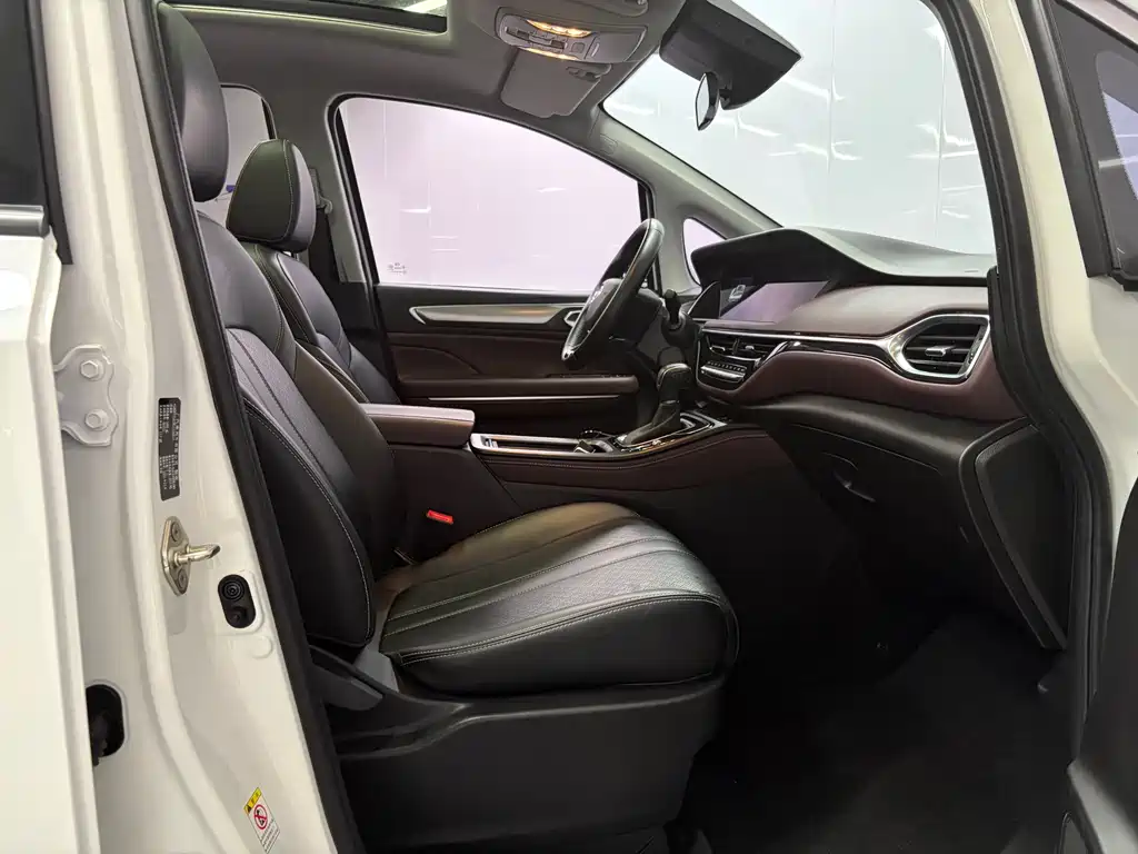 GAC Trumpchi M6 2022 — фото 15