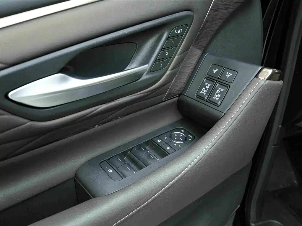 Toyota Alphard 2025 — фото 17