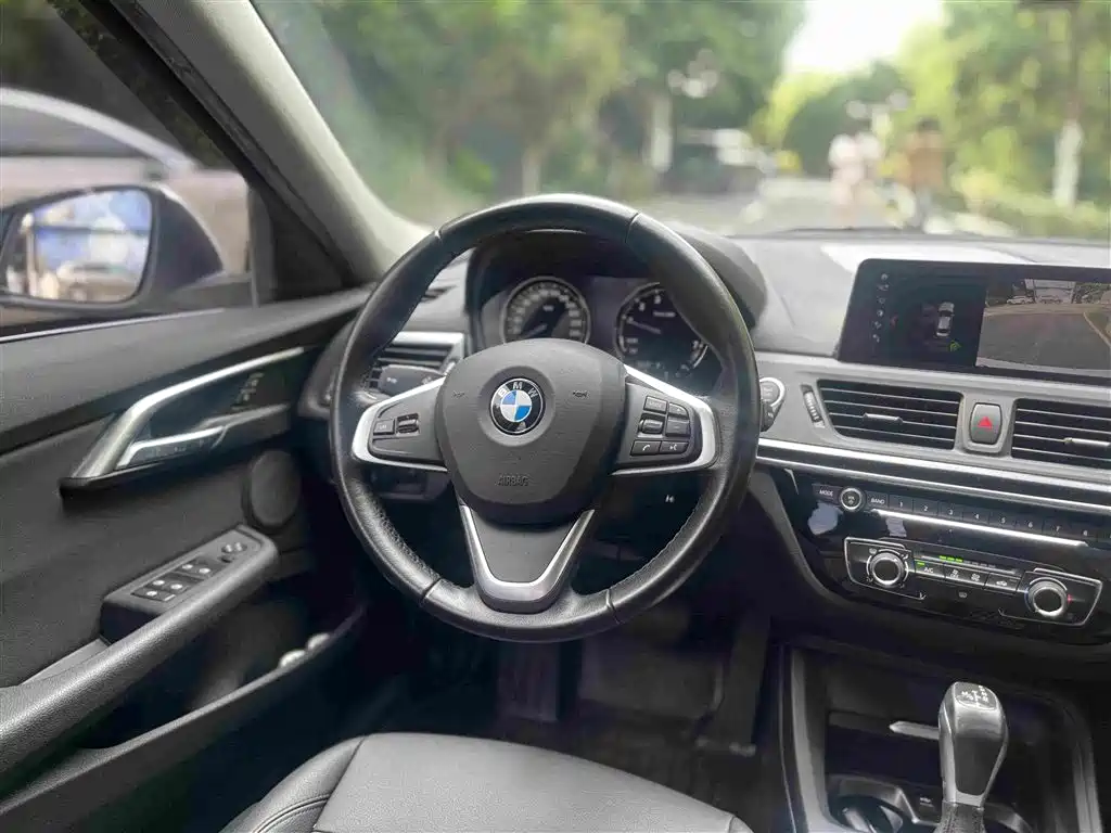 BMW 1 Series 2019 — фото 19
