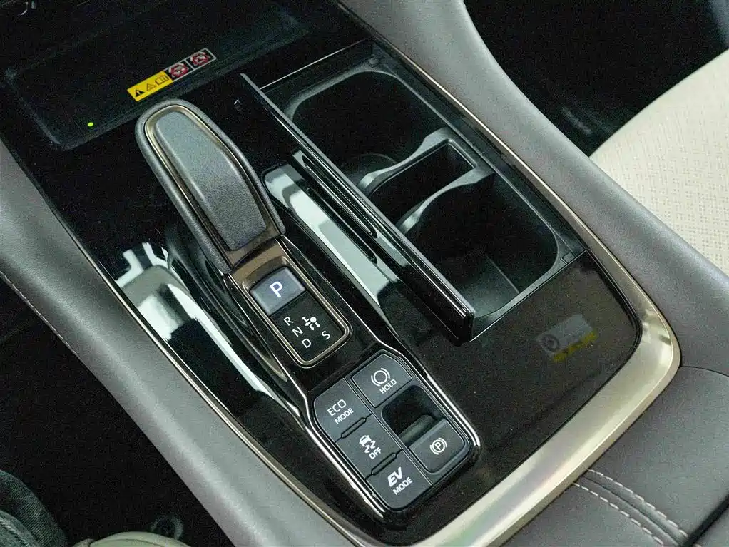Toyota Alphard 2025 — фото 10