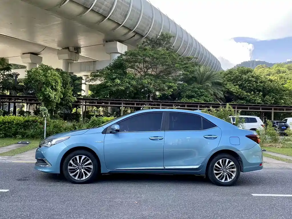 Toyota Corolla 2018 — фото 10