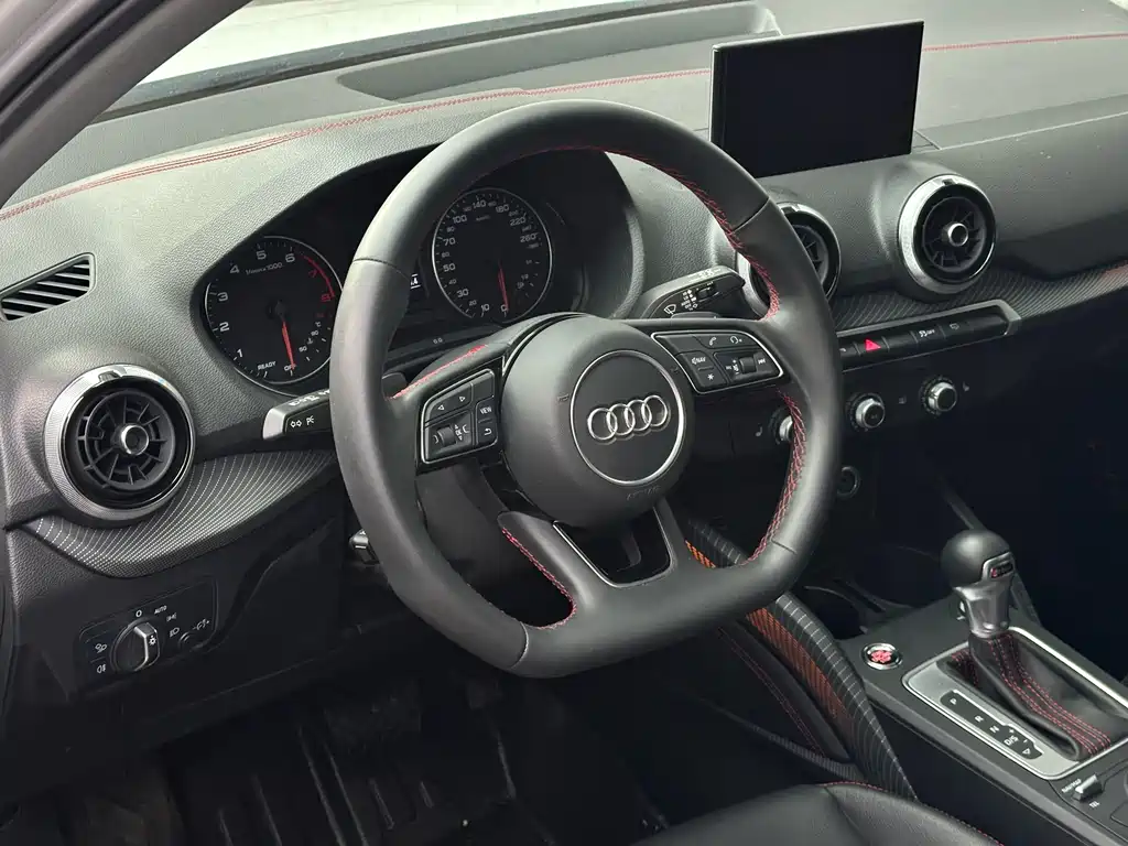 Audi Q2L 2023