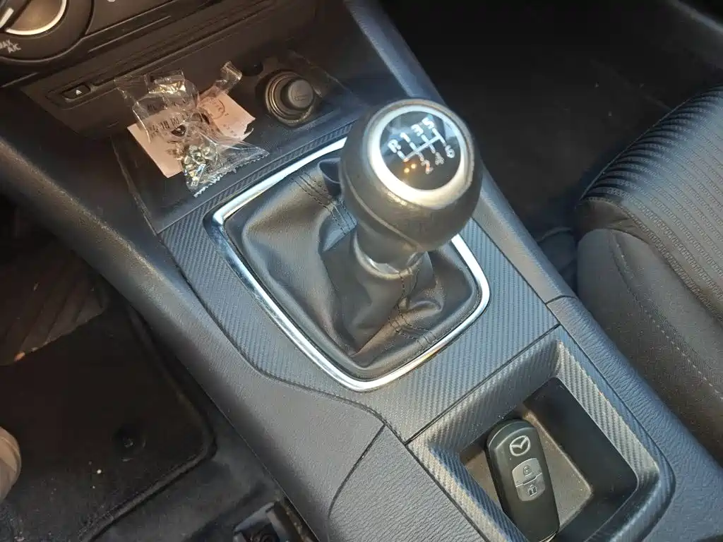 Mazda 3 Axela 2015