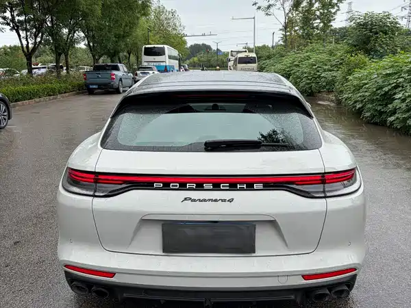 Porsche Panamera 2024