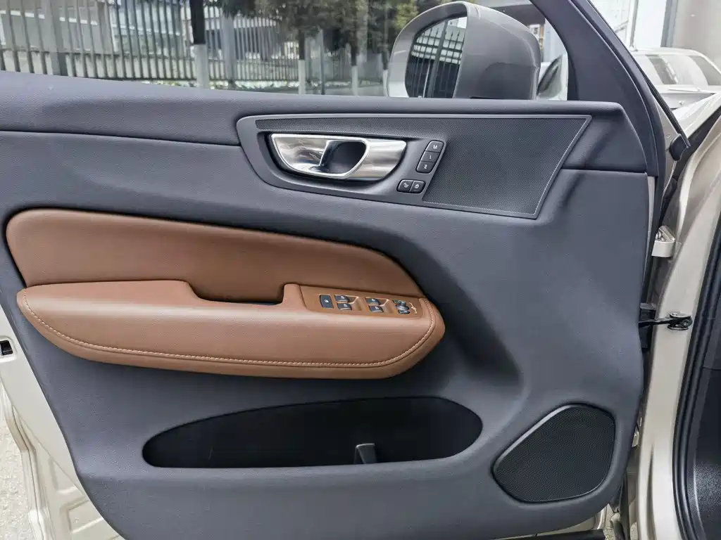 Volvo XC60 PHEV 2024 — фото 10