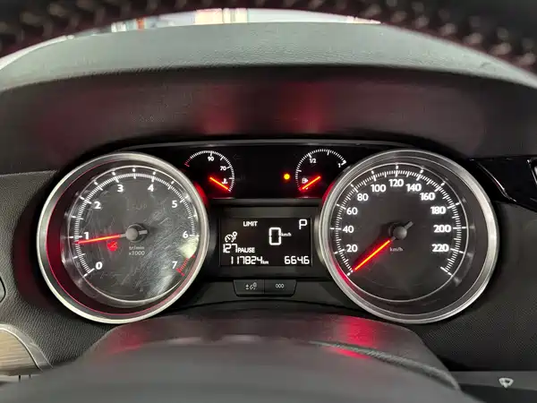 Peugeot 408 2016