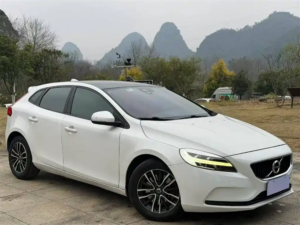 Volvo V40 2018 — фото 3