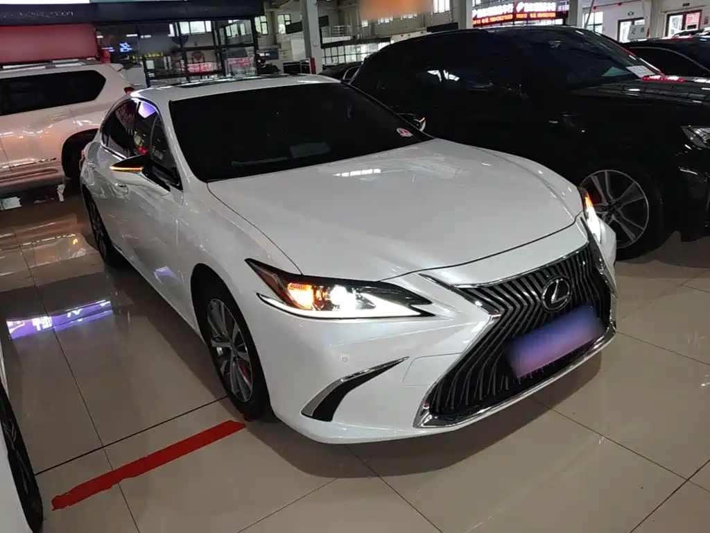 Lexus ES 2019 — фото 4
