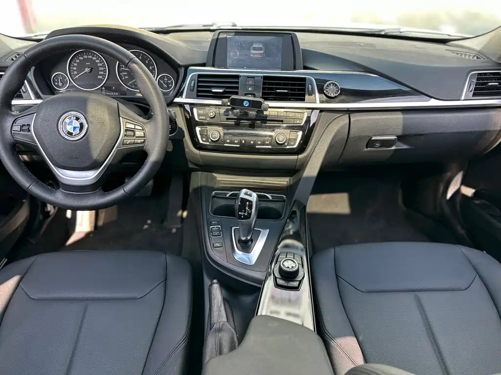 BMW 3 Series 2016 — фото 14