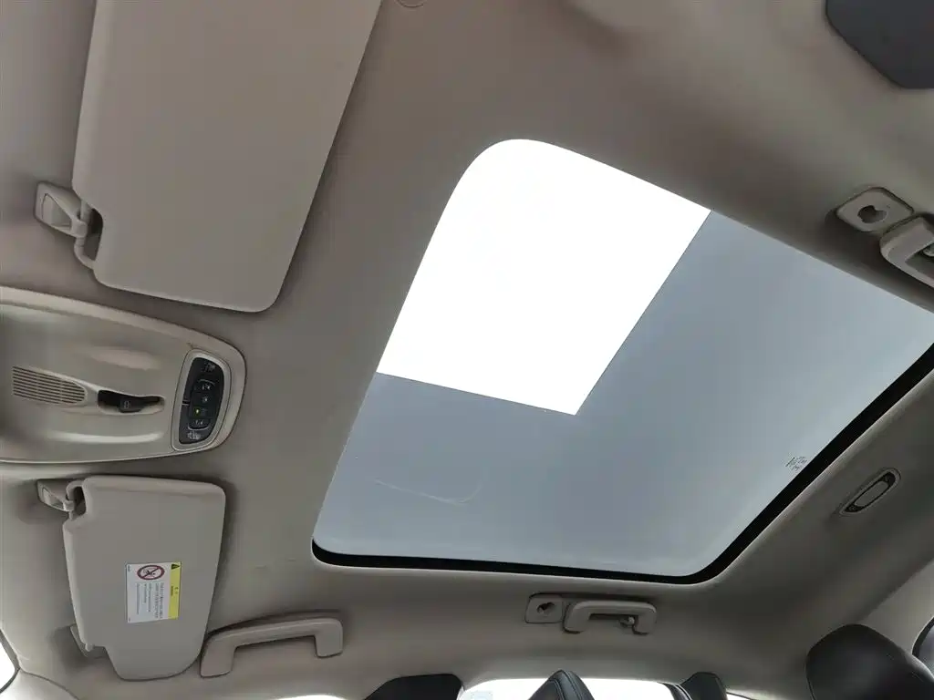 Volvo V40 2018 — фото 14