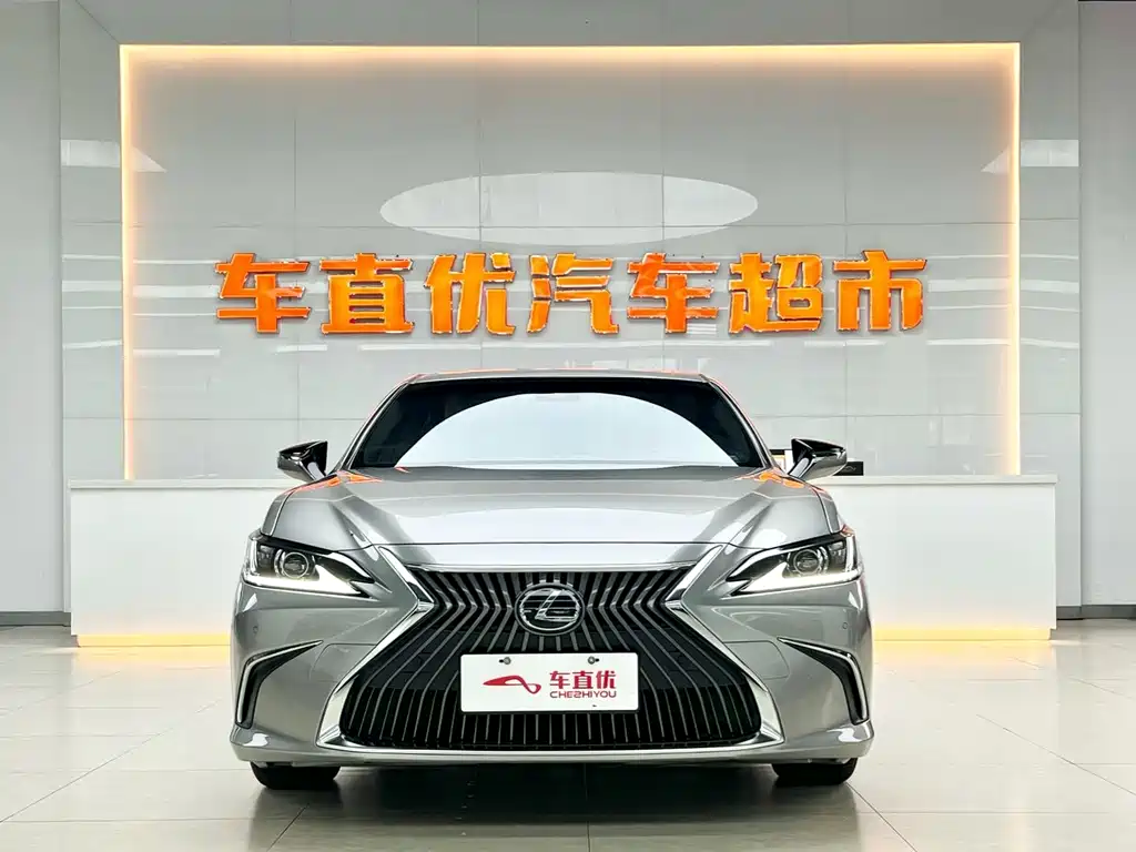 Lexus ES 2019