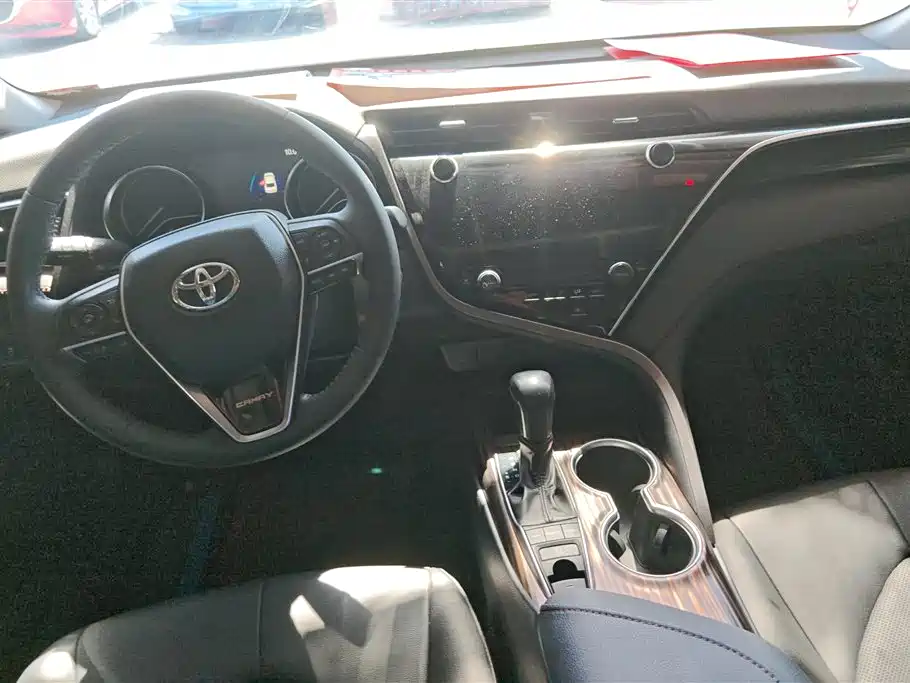 Toyota Camry 2020 — фото 12
