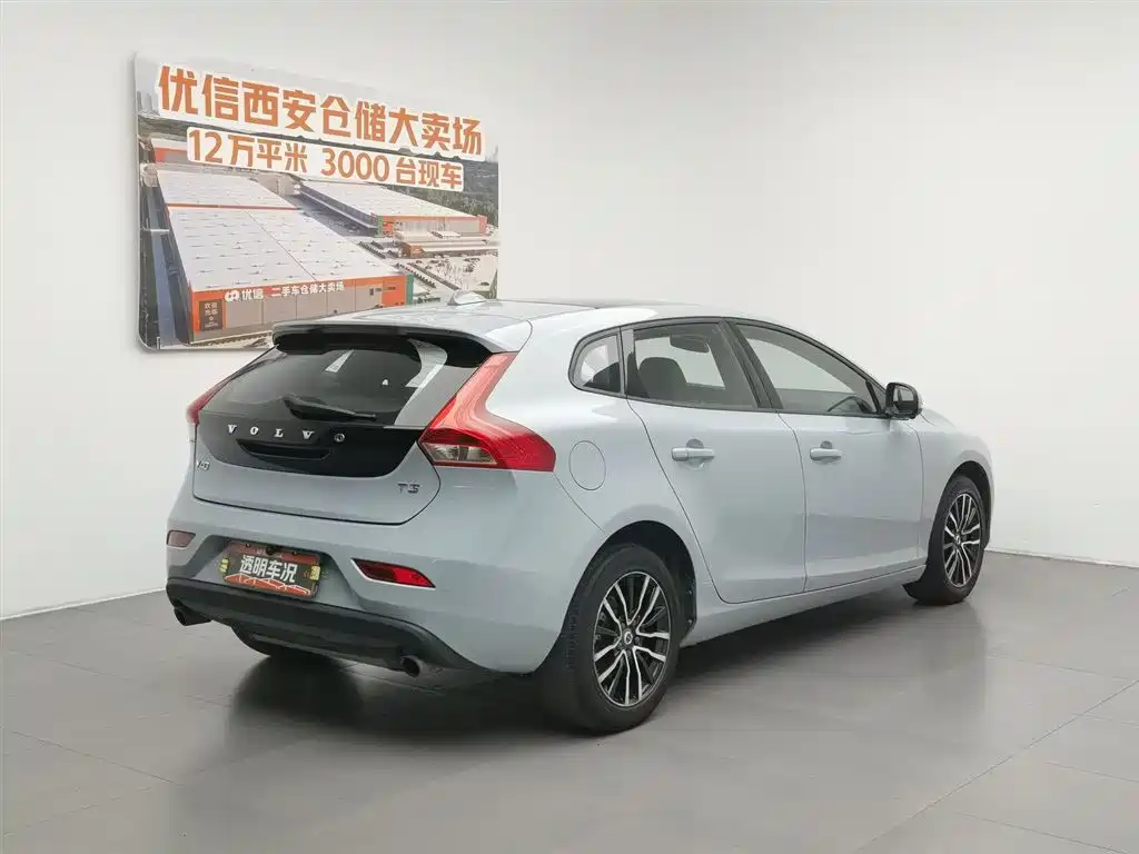 Volvo V40 2018 — фото 2