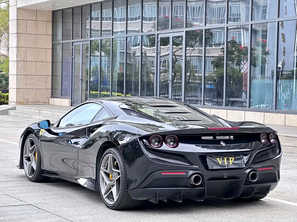 Ferrari F8 2021 — фото 13
