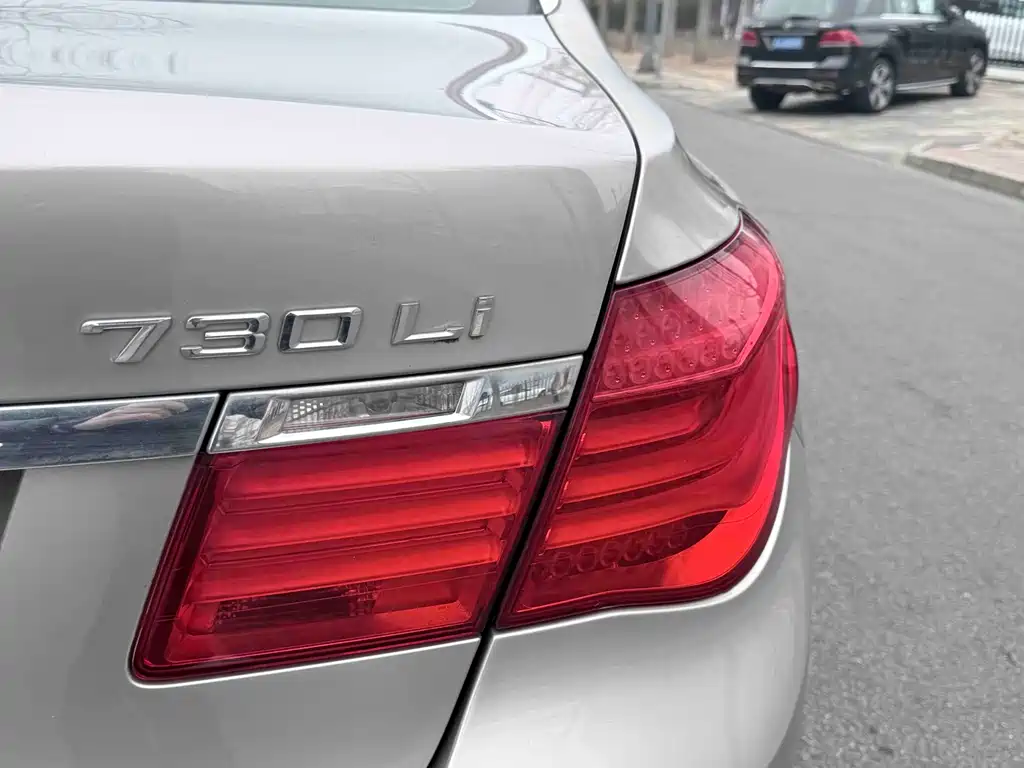 BMW 7 Series 2012 — фото 27