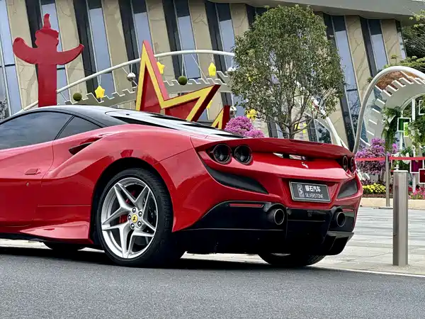 Ferrari F8 2022