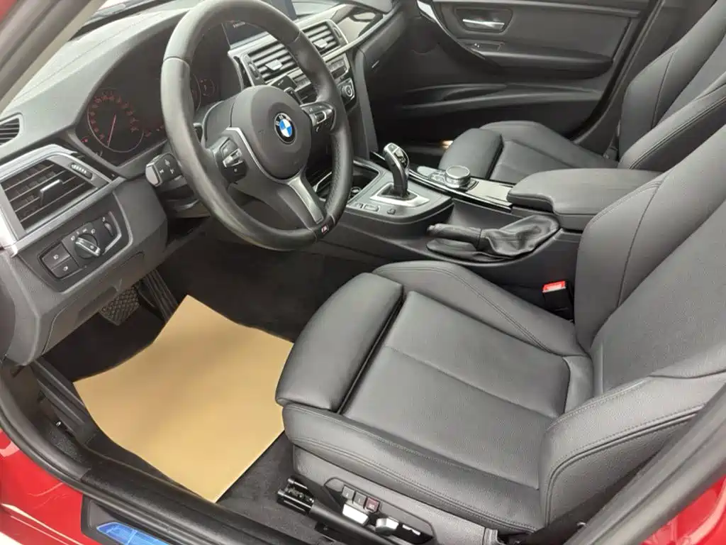 BMW 3 Series 2018 — фото 17