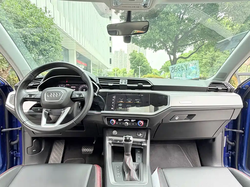 Audi Q3 2019 — фото 14