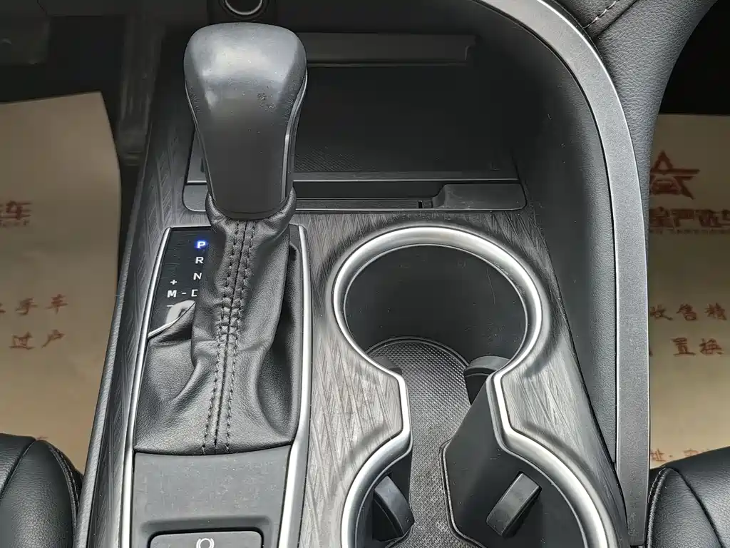 Toyota Camry 2022 — фото 16