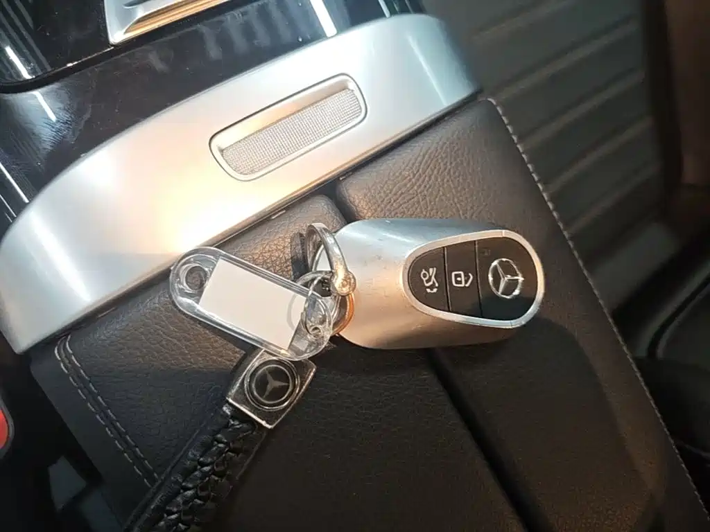 Mercedes-Benz C-Class 2023 — фото 9
