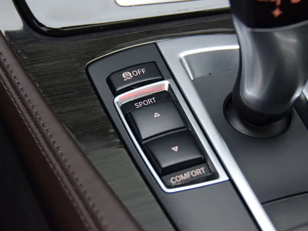 BMW 5 Series 2016 — фото 17