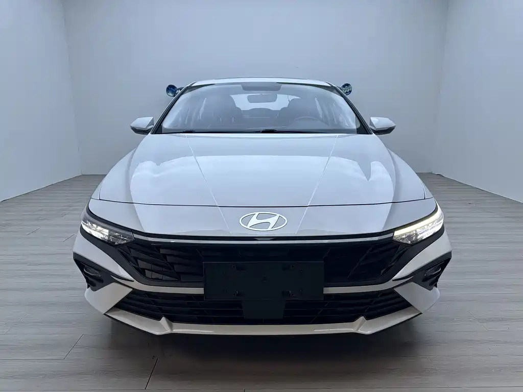 Hyundai Elantra 2023 — фото 3
