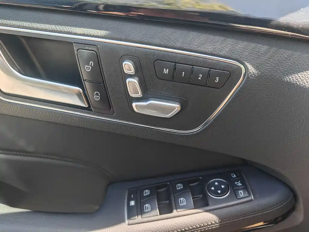 Mercedes-Benz E-Class 2016 — фото 14