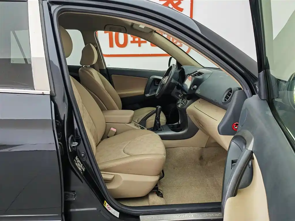 Toyota RAV4 2012 — фото 23