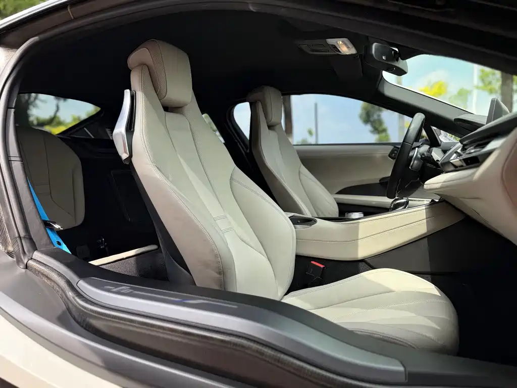 BMW i8 2016 — фото 23