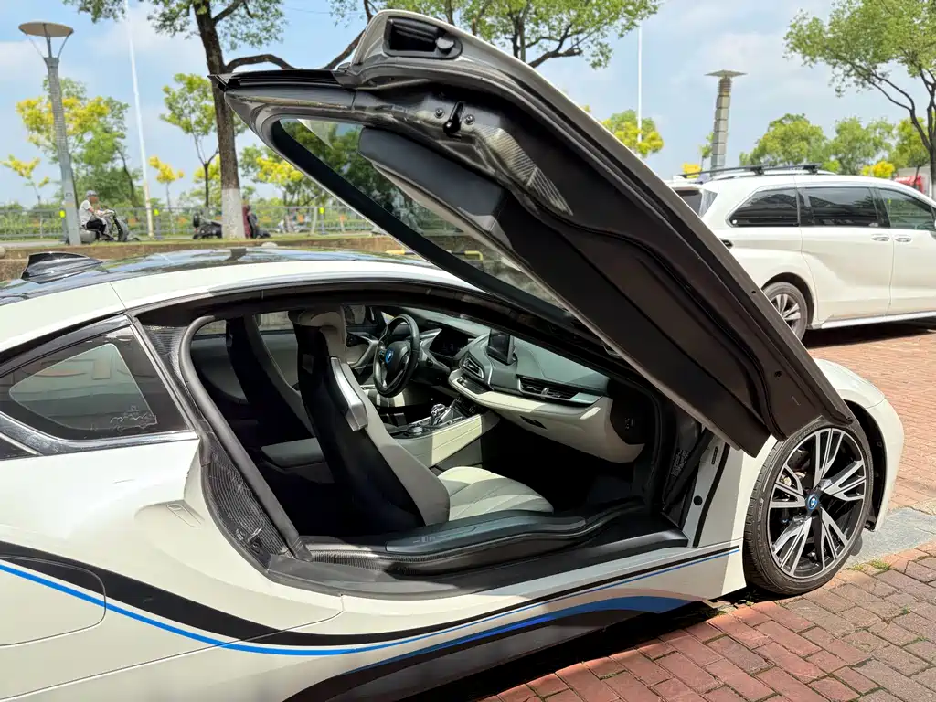 BMW i8 2016 — фото 25