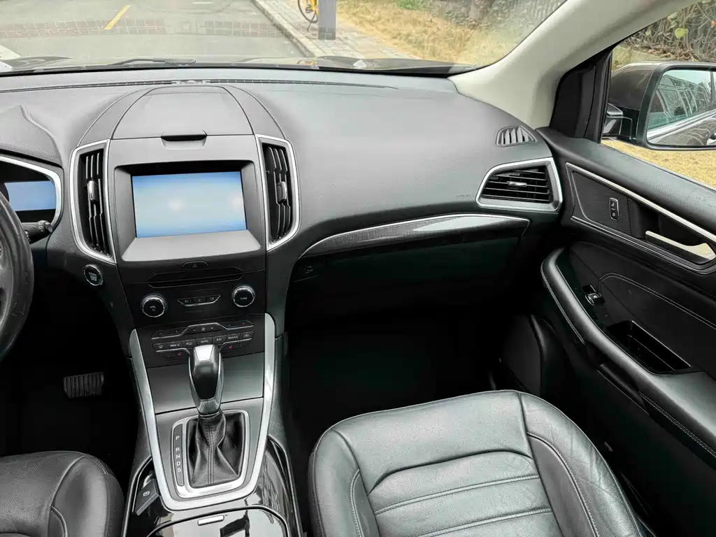 Ford Edge 2016 — фото 14