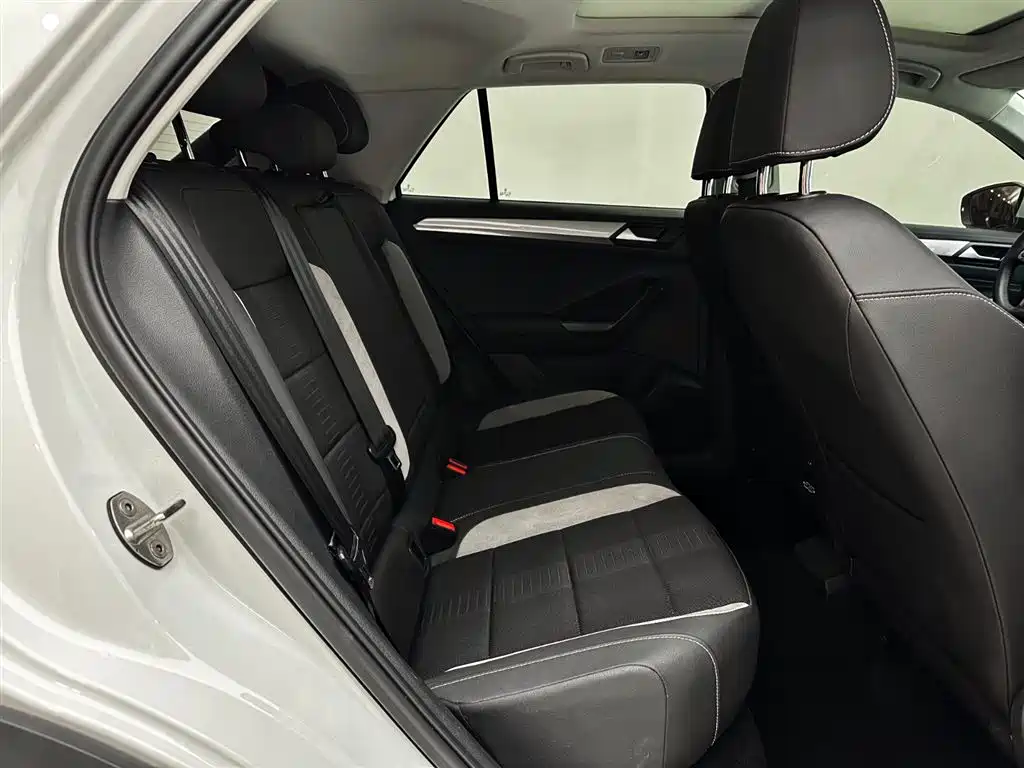 Volkswagen T-Roc 2022 — фото 23