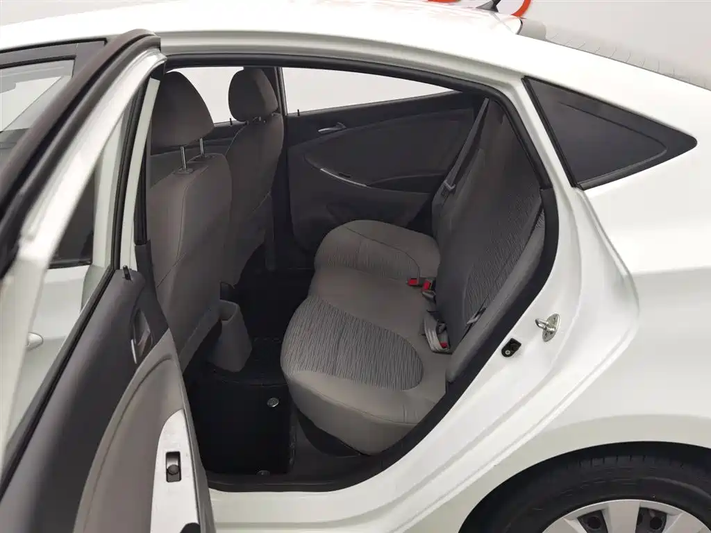 Hyundai Verna 2015 — фото 15