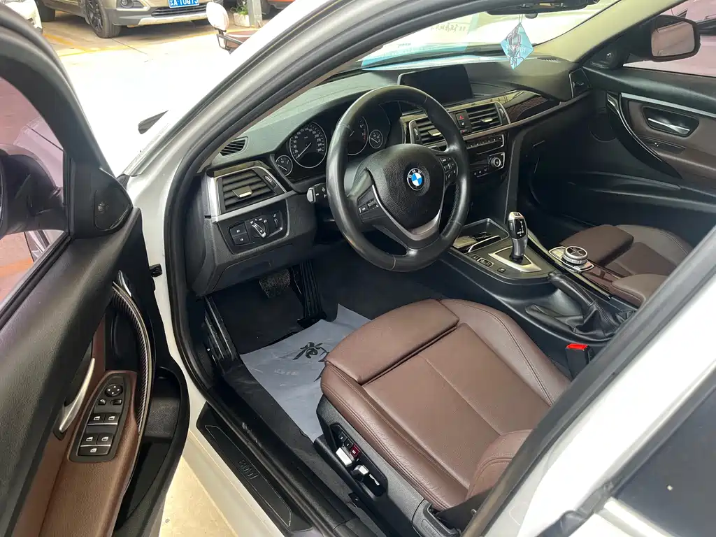 BMW 3 Series 2018 — фото 4