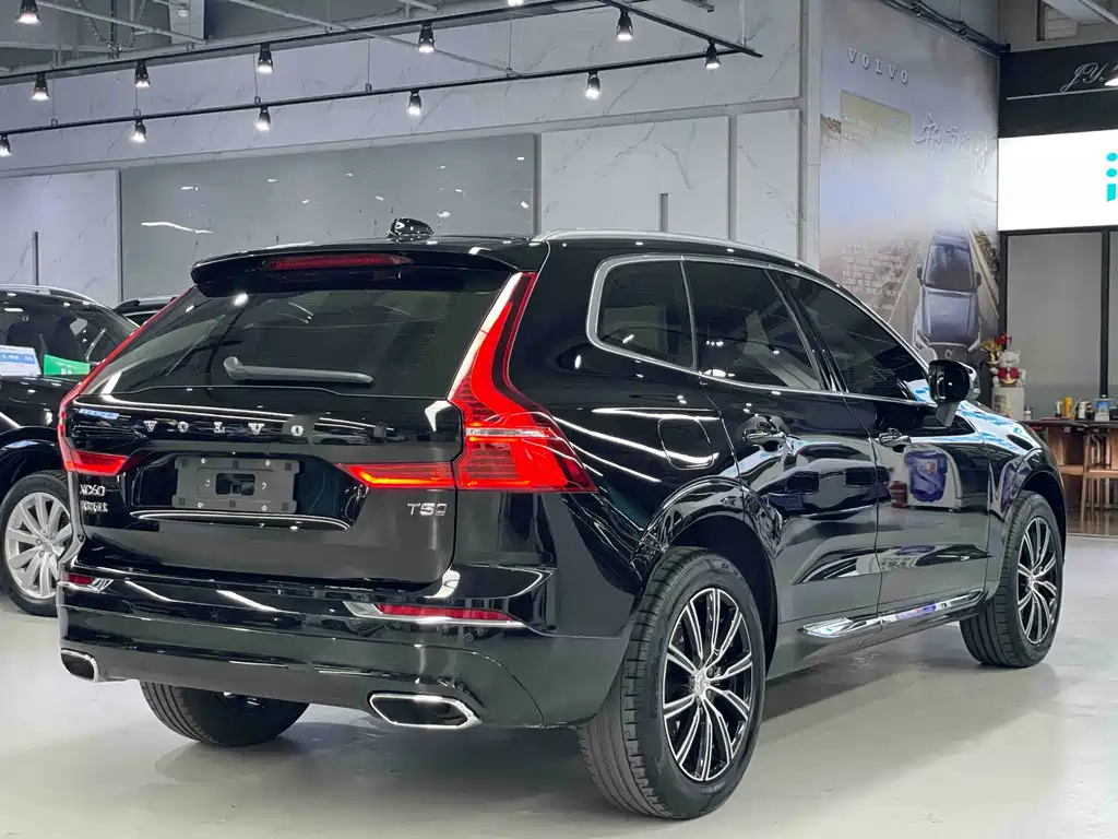 Volvo XC60 2020 — фото 11