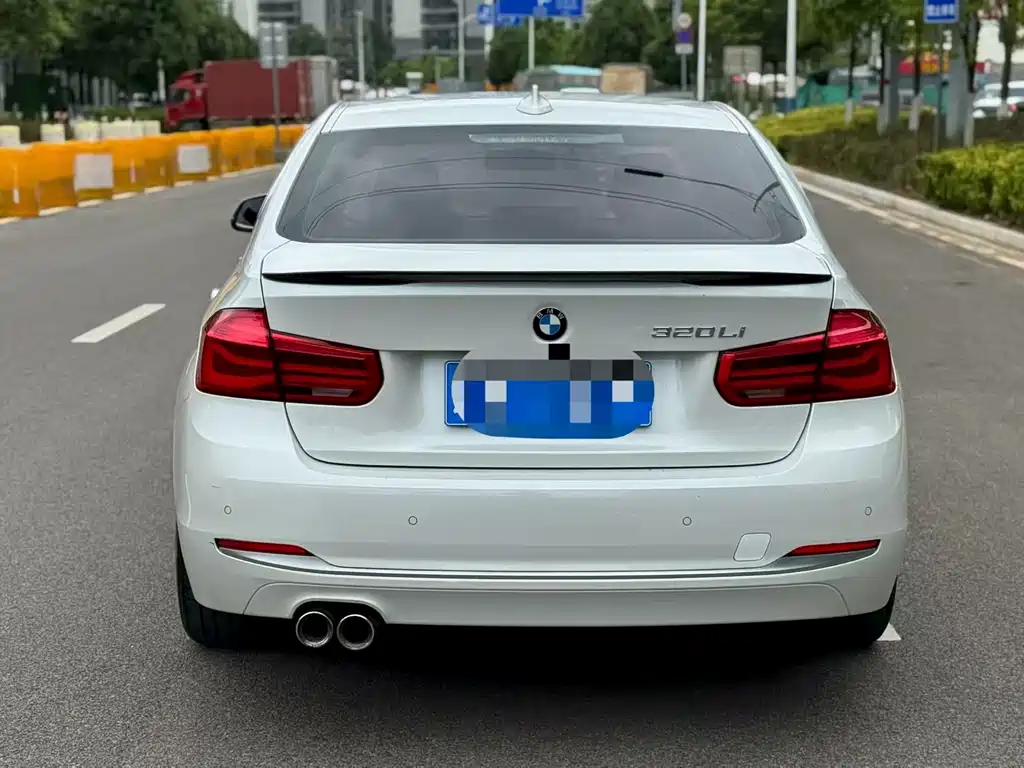 BMW 3 Series 2018 — фото 14