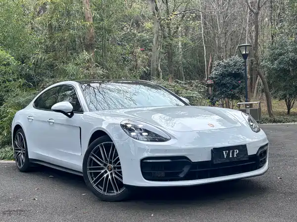 Porsche Panamera 2021