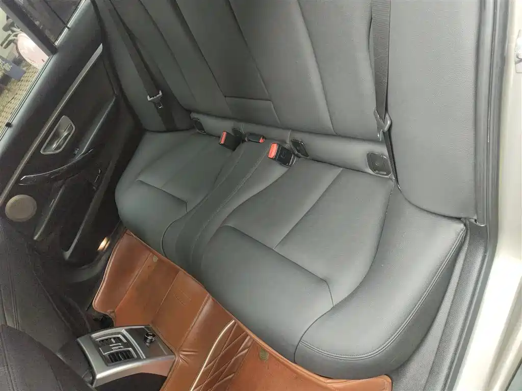 BMW 3 Series 2018 — фото 13
