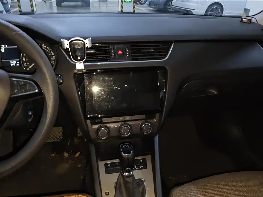 Skoda Octavia 2019 — фото 13