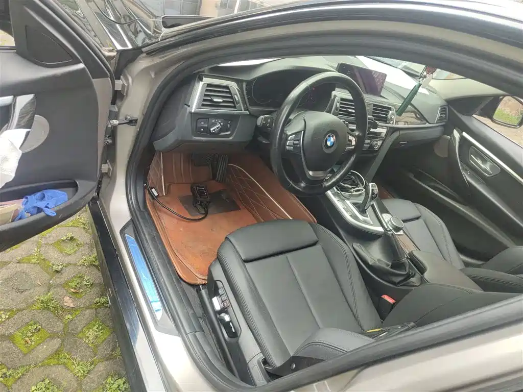 BMW 3 Series 2018 — фото 12