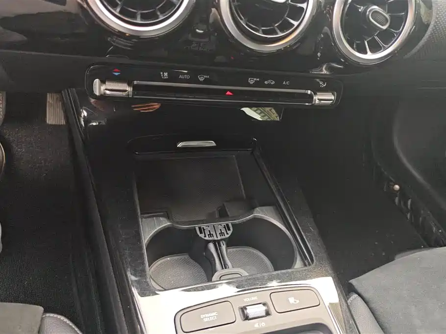 Mercedes-Benz A-Class 2020 — фото 16